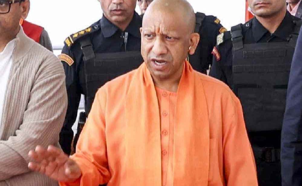 सिंगापुर दौरे पर CM योगी, उद्योगपति से मुलाकात कर निवेश के मुद्दे पर की चर्चा