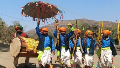 आलीराजपुर में भगोरिया पर्व, ढोल-मांदल की धुन पर आदिवासी नाचे, चांदी के आभूषण पहन थिरकतीं महिलाएं