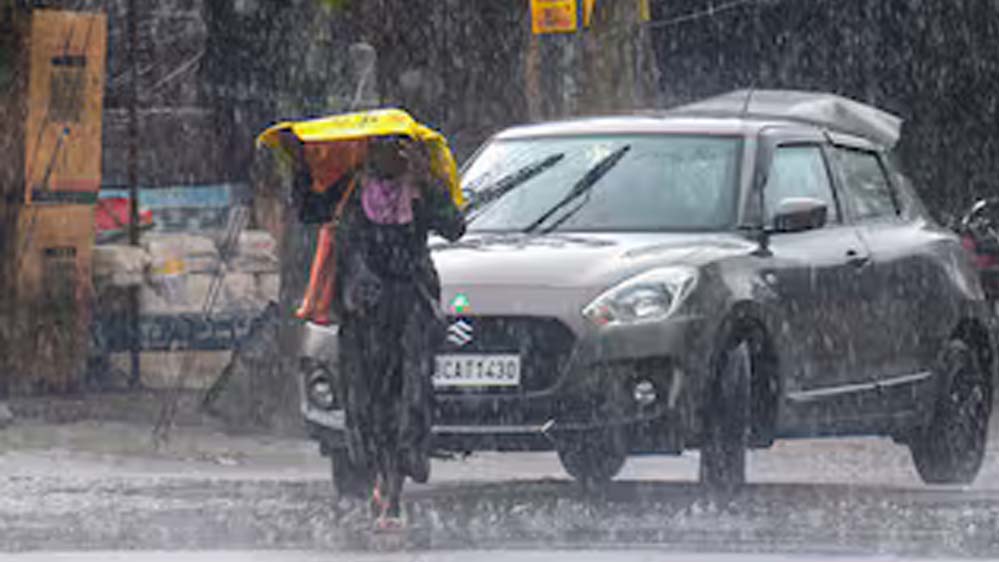 एमपी में मौसम का बदलाव, चौथी बार बरसे बादल, 5 जिलों में अलर्ट एमपी में मौसम का बदलाव, चौथी बार बरसे बादल, 5 जिलों में अलर्ट