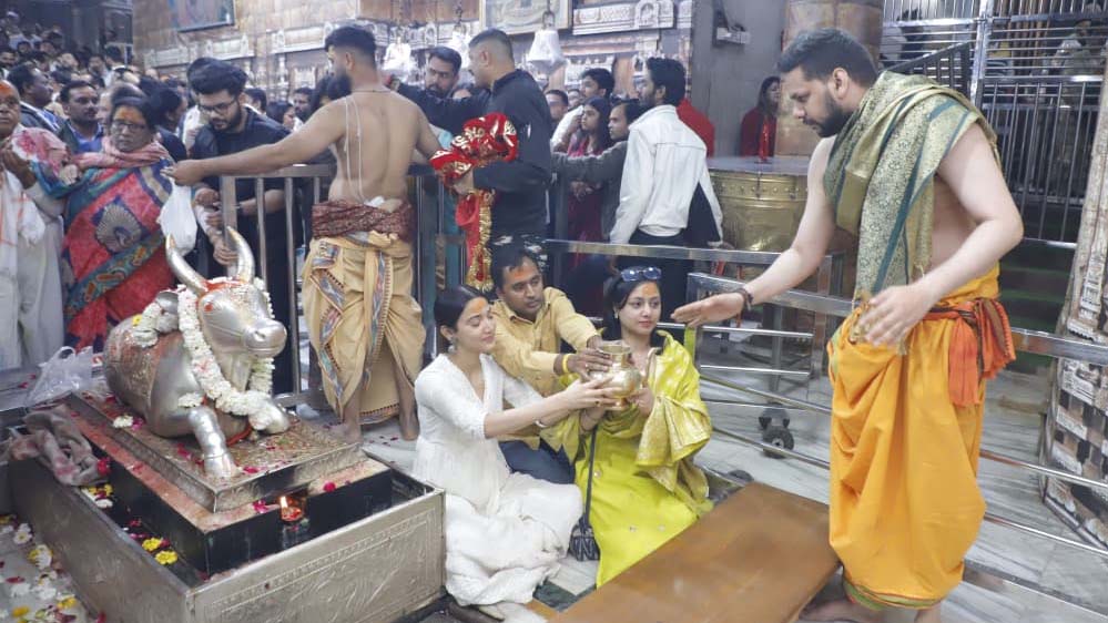 अभिनत्री मेधा शंकर बाबा महाकाल के दर्शन, दो घंटे तक की शिव आराधना अभिनत्री मेधा शंकर बाबा महाकाल के दर्शन, दो घंटे तक की शिव आराधना