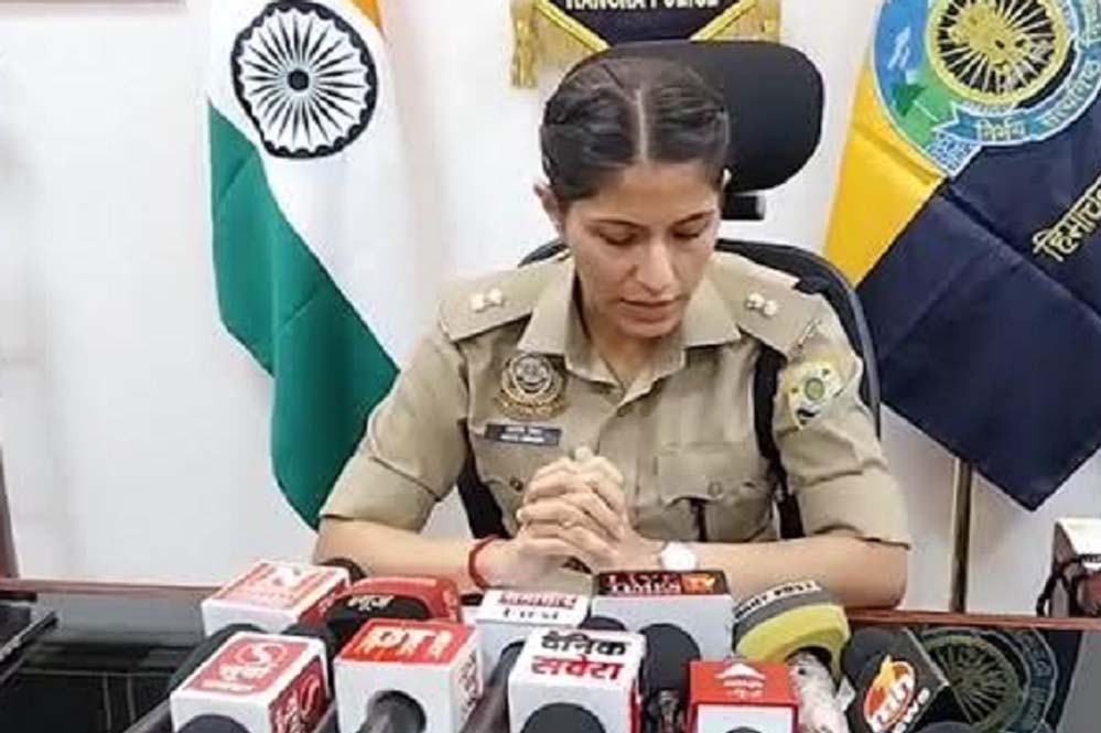 हिमाचल की IPS अधिकारी अदिति सिंह बार-बार ले रही थीं छुट्टी, DGP ने जूनियर को सौंपा ड्यूटी