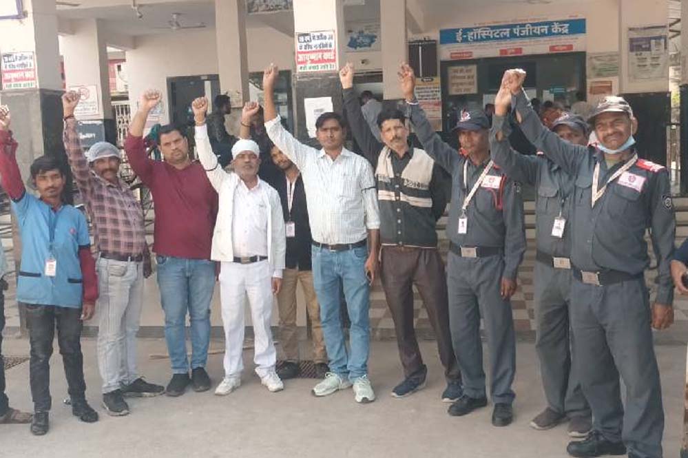 भोपाल में 30 हजार आउटसोर्स स्वास्थ्य कर्मियों का प्रदर्शन, जेपी परिसर में जुटे कर्मचारी, हड़ताल से स्वास्थ्य सेवाएं प्रभावित भोपाल में 30 हजार आउटसोर्स स्वास्थ्य कर्मियों का प्रदर्शन, जेपी परिसर में जुटे कर्मचारी, हड़ताल से स्वास्थ्य सेवाएं प्रभावित