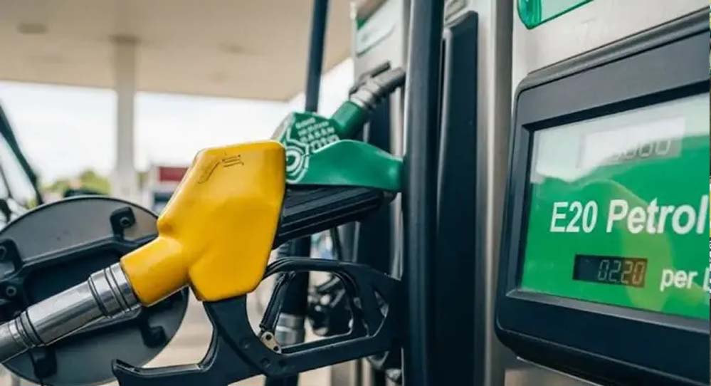 सरकार का बड़ा ऐलान: 1 अप्रैल से पूरे देश में E20 एथेनॉल ब्लेंड पेट्रोल की बिक्री सरकार का बड़ा ऐलान: 1 अप्रैल से पूरे देश में E20 एथेनॉल ब्लेंड पेट्रोल की बिक्री