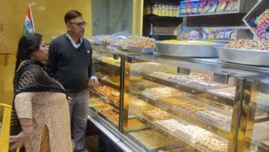 इंदौर में होली से पहले बड़ा निरीक्षण, मिठाई-डेयरी दुकानों से 38 सैंपल लिए गए इंदौर में होली से पहले बड़ा निरीक्षण, मिठाई-डेयरी दुकानों से 38 सैंपल लिए गए