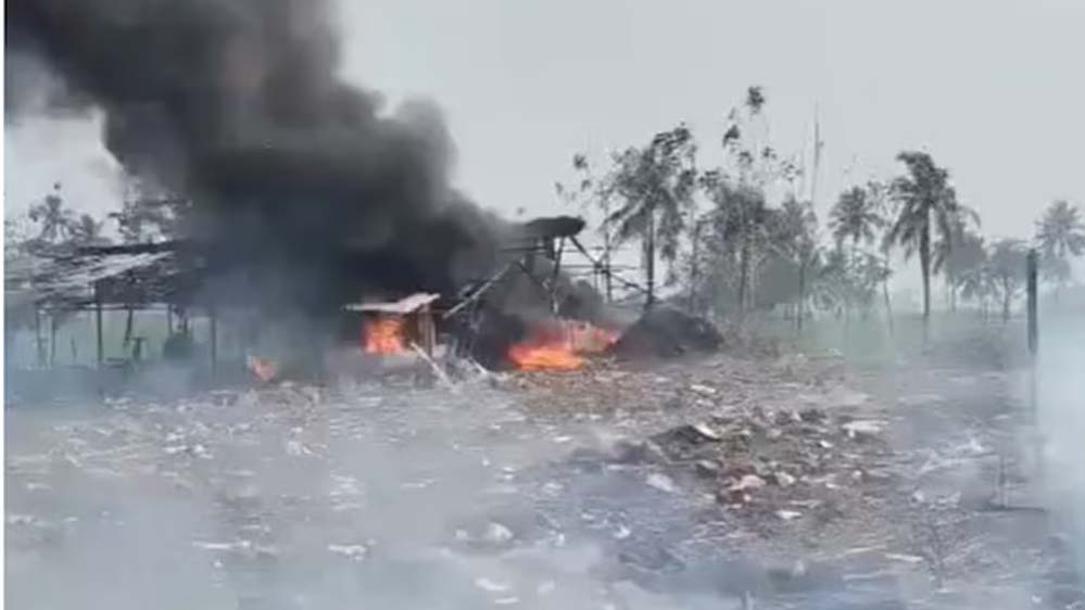 आंध्र प्रदेश में पटाखा फैक्ट्री में धमाका, 18 से अधिक लोगों की मौत आंध्र प्रदेश में पटाखा फैक्ट्री में धमाका, 18 से अधिक लोगों की मौत