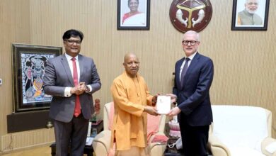 सिंगापुर की कम्पनी ‘एपी मोलर माएर्स्क के प्रमुख ने की मुख्यमंत्री योगी आदित्यनाथ से मुलाकात सिंगापुर की कम्पनी ‘एपी मोलर माएर्स्क के प्रमुख ने की मुख्यमंत्री योगी आदित्यनाथ से मुलाकात