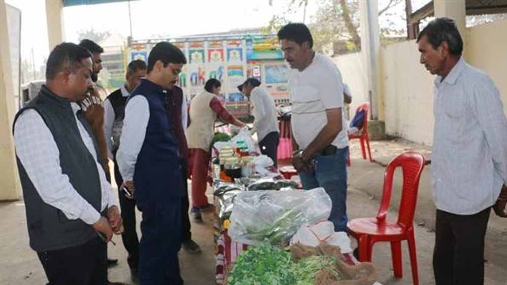कृषक कल्याण वर्ष में किसानों को मिल रही है वैज्ञानिक कृषि तकनीक की जानकारी