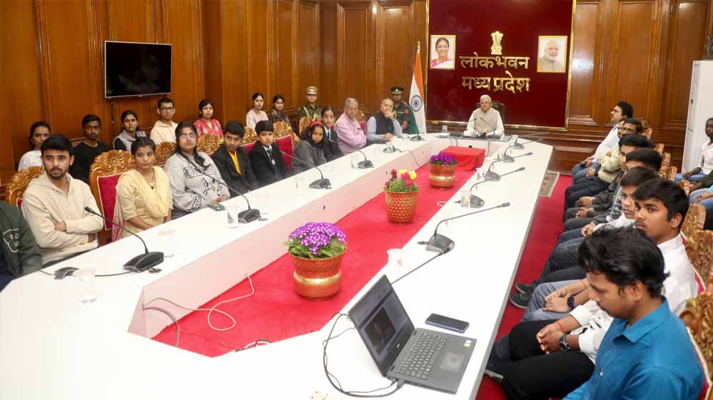 राज्यपाल  पटेल बच्चों के साथ “परीक्षा पे चर्चा” कार्यक्रम में हुए शामिल