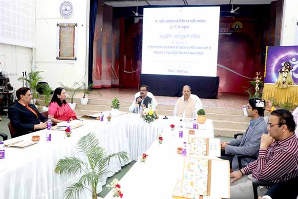 विद्यार्थियों के मानसिक स्वास्थ्य को लेकर कोचिंग संस्थानों के लिए नए नियमों पर मंथन विद्यार्थियों के मानसिक स्वास्थ्य को लेकर कोचिंग संस्थानों के लिए नए नियमों पर मंथन