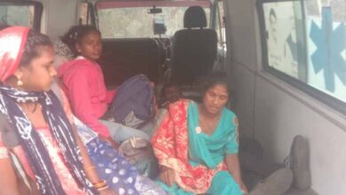 शारदा घाट अखड़ार के पास हुआ सड़क हादसा