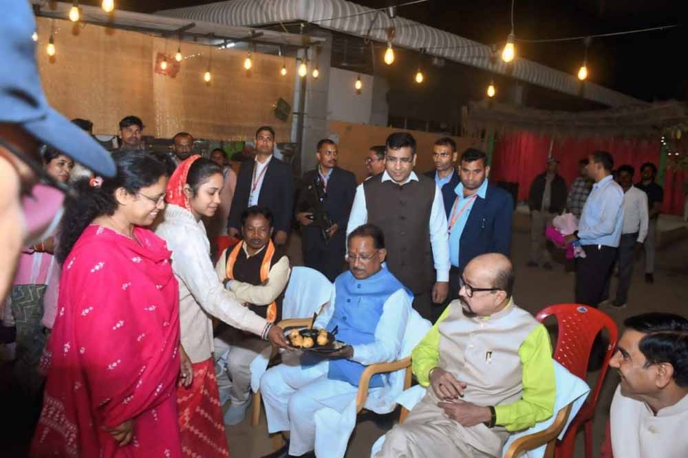 राज्यपाल डेका और CM साय ने काफिला रोककर देखी NH-30 के कार्य की प्रगति, अधिकारियों को गुणवत्ता पूर्ण निर्माण के दिए निर्देश राज्यपाल डेका और CM साय ने काफिला रोककर देखी NH-30 के कार्य की प्रगति, अधिकारियों को गुणवत्ता पूर्ण निर्माण के दिए निर्देश