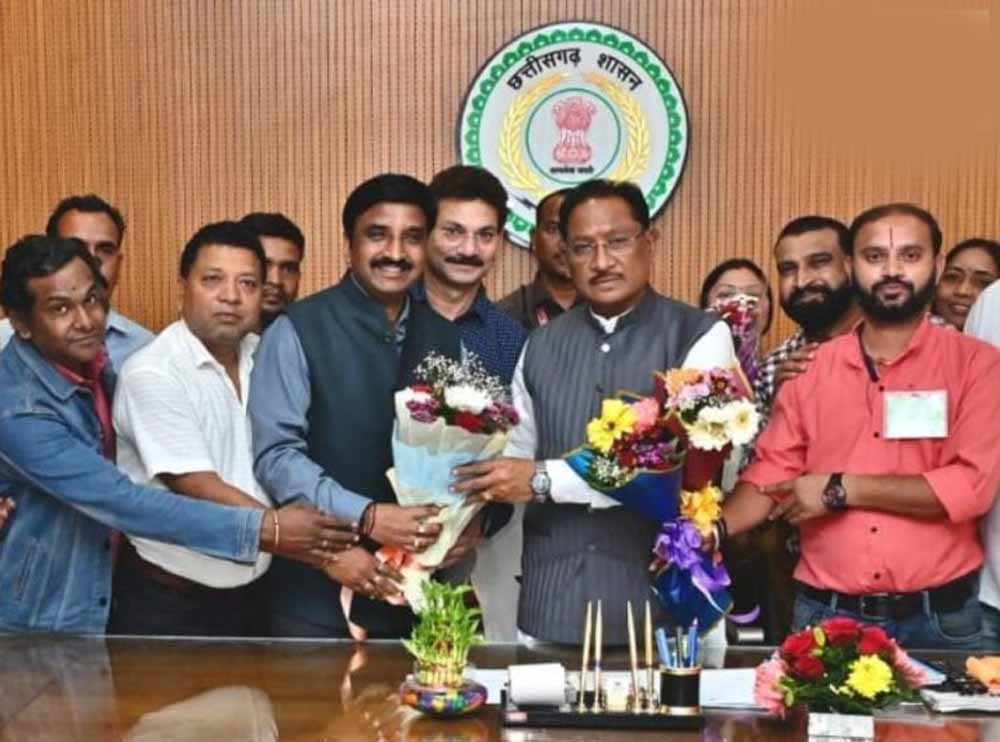 बजट में कैशलेस चिकित्सा सुविधा की घोषणा, CM साय का कर्मचारी-अधिकारी फेडरेशन ने किया अभिनन्दन बजट में कैशलेस चिकित्सा सुविधा की घोषणा, CM साय का कर्मचारी-अधिकारी फेडरेशन ने किया अभिनन्दन