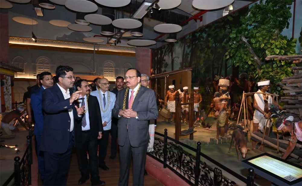 देश के प्रत्येक व्यक्ति को जनजातीय इतिहास को जानना चाहिए: चीफ जस्टिस न्यायमूर्ति सूर्यकांत देश के प्रत्येक व्यक्ति को जनजातीय इतिहास को जानना चाहिए: चीफ जस्टिस न्यायमूर्ति सूर्यकांत