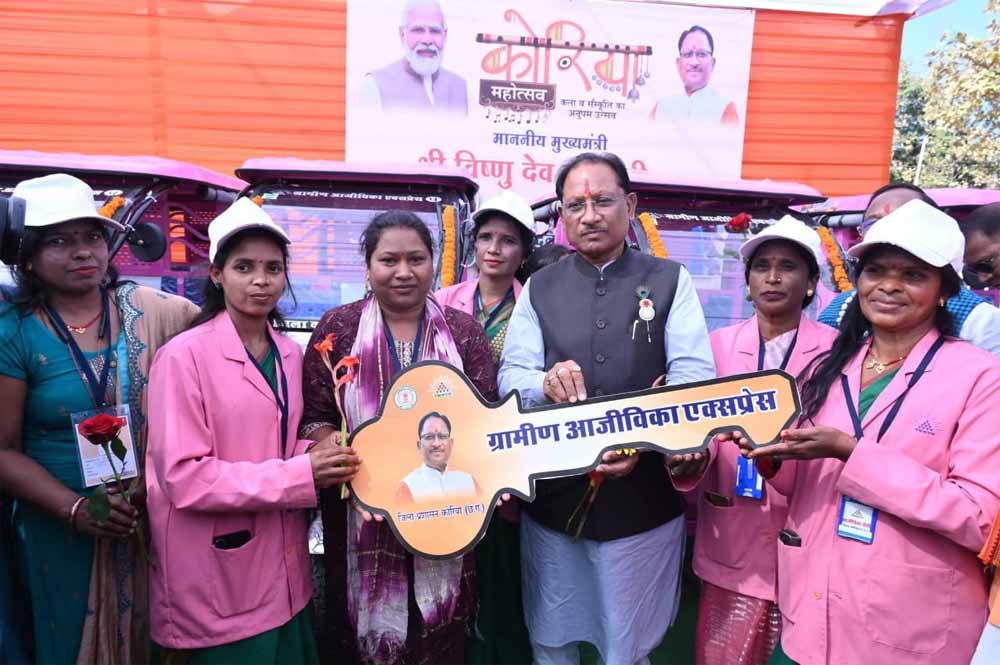 ई-रिक्शा से बच्चों को विद्यालय पहुंचाकर स्वावलंबन की मिसाल बनीं गीता दीदी ई-रिक्शा से बच्चों को विद्यालय पहुंचाकर स्वावलंबन की मिसाल बनीं गीता दीदी