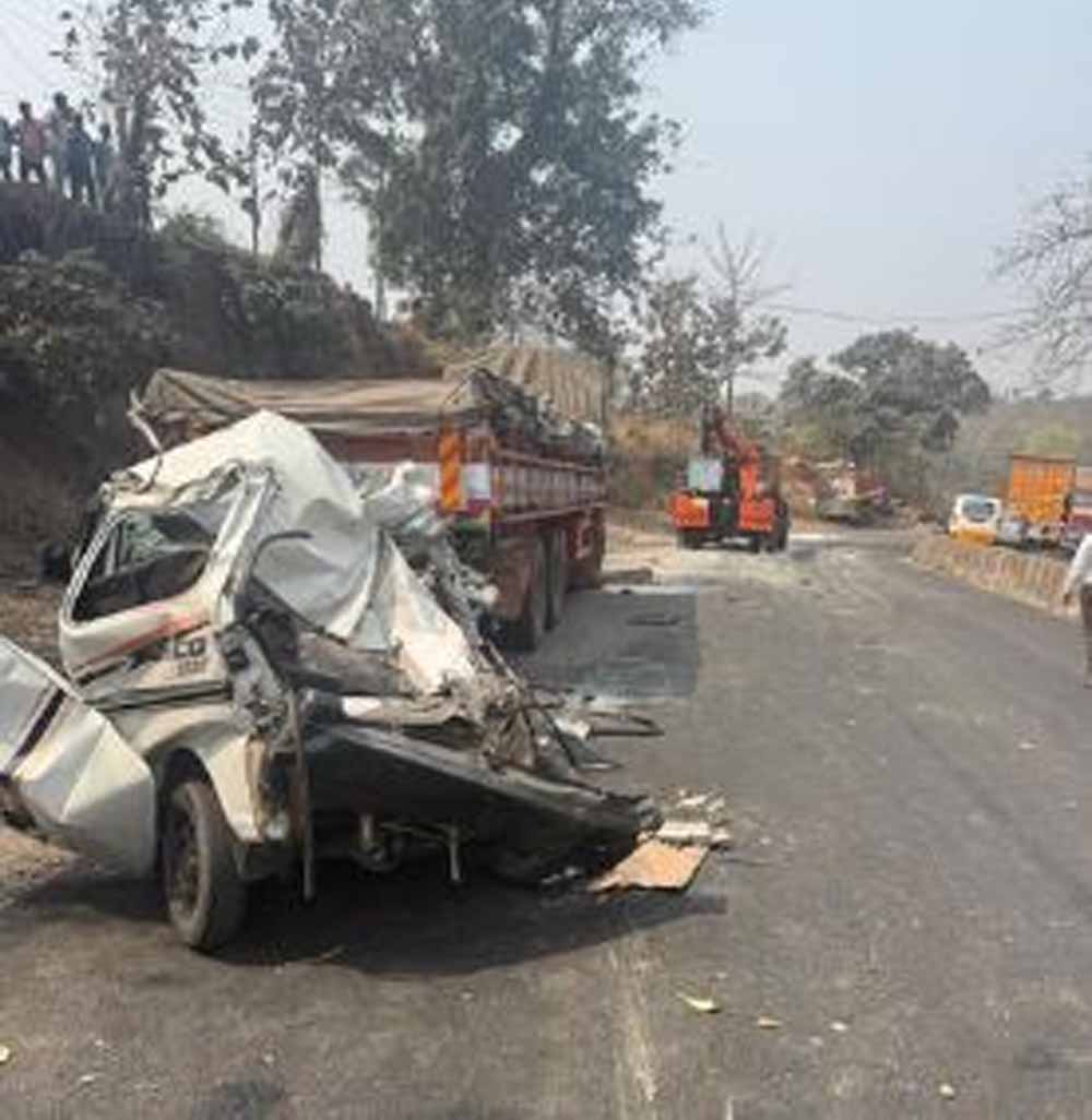 गुजरात के वलसाड में दर्दनाक सड़क हादसा: एक ही परिवार के 7 लोगों की मौत