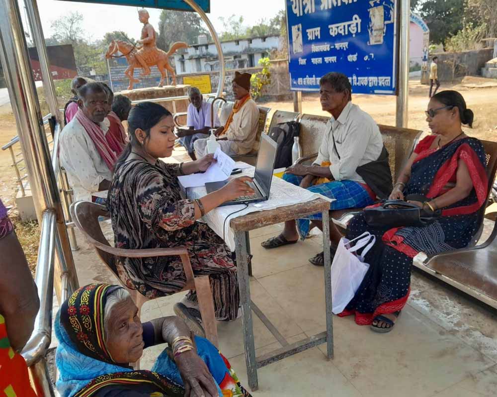 जिले के अंतिम छोर बोड़ेगाँव पहुँचा ‘सर्विस ऑन व्हील्स’ सेवा रथ, 137 हितग्राहियों को मिला लाभ