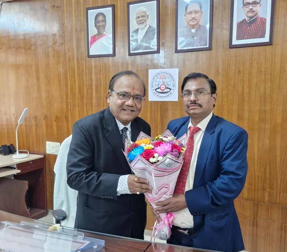 कुशाभाऊ ठाकरे पत्रकारिता विश्वविद्यालय को मिला नया कुलपति, प्रो. मनोज दयाल ने संभाला पदभार