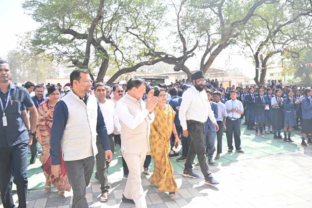 स्वामी आत्मानंद उत्कृष्ट हिंदी विद्यालय एनसीडीसी के 68 छात्रों को मिली साइकिल
