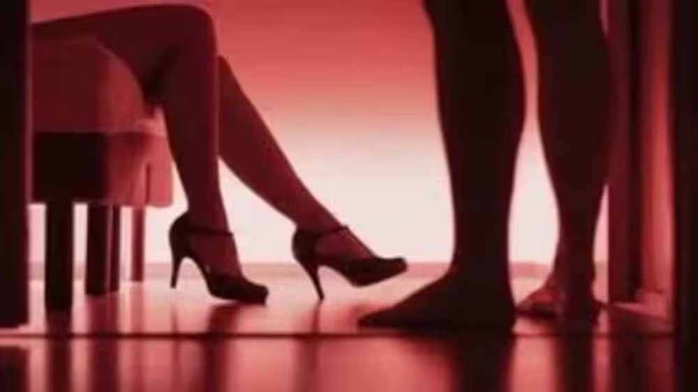 जबलपुर में सेक्स रैकेट के अड्डे पर मिली विदेशी महिला, पुलिस के छापा मारते ही भाग गया दलाल