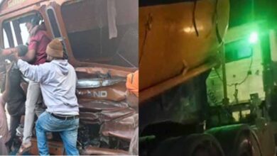 धार में ट्रक ड्राइवर ने कंटेनर को मारी टक्कर, तीन घंटे तक फंसा रहा