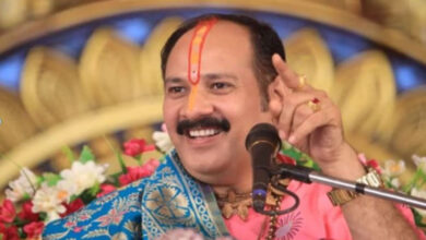 पंडित प्रदीप मिश्रा की कथा सुनते समय महिला को आया कार्डियक अरेस्ट, सांसें थम गईं