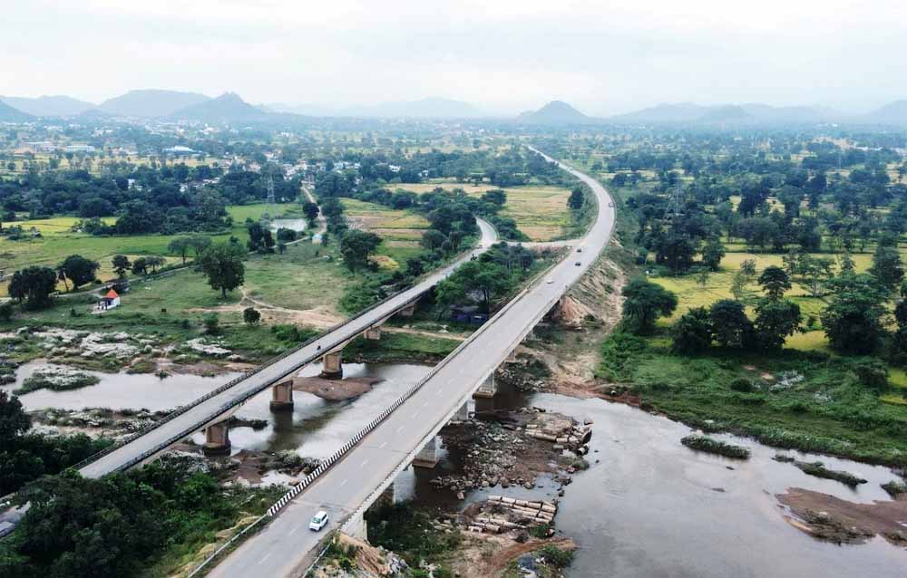 सड़क और पुलों का जाल: दूरस्थ गांव अब मुख्यधारा से जुड़ने लगे