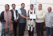 राज्य स्तर पर चमकी छात्रा सुधा सिंह: हैमर थ्रो में तीसरा स्थान, पर्यटन मंत्री राजेश अग्रवाल ने किया सम्मान