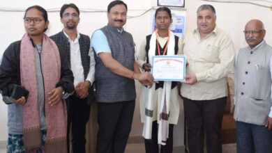 राज्य स्तर पर चमकी छात्रा सुधा सिंह: हैमर थ्रो में तीसरा स्थान, पर्यटन मंत्री राजेश अग्रवाल ने किया सम्मान