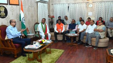 राज्यपाल डेका से छत्तीसगढ़ रेडक्रॉस की नवगठित प्रबंध समिति की सौजन्य भेंट