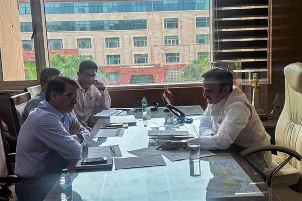 रीवा में विमानन सेवाओं के विस्तार और सुदृढ़ीकरण कार्यों की उप मुख्यमंत्री  शुक्ल ने की समीक्षा