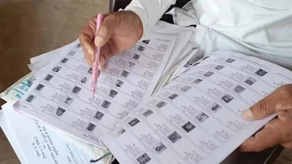 एसआईआर के बाद नौ राज्यों व केंद्रशासित प्रदेशों में 1.70 करोड़ मतदाता घटे, चुनाव आयोग के आंकड़े जारी एसआईआर के बाद नौ राज्यों व केंद्रशासित प्रदेशों में 1.70 करोड़ मतदाता घटे, चुनाव आयोग के आंकड़े जारी