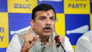 PM ऑफिस का नाम ‘सेवा तीर्थ’ रखने के प्रस्ताव पर AAP का तंज, कहा– लोग नारियल-अगरबत्ती लेकर पूजा करें