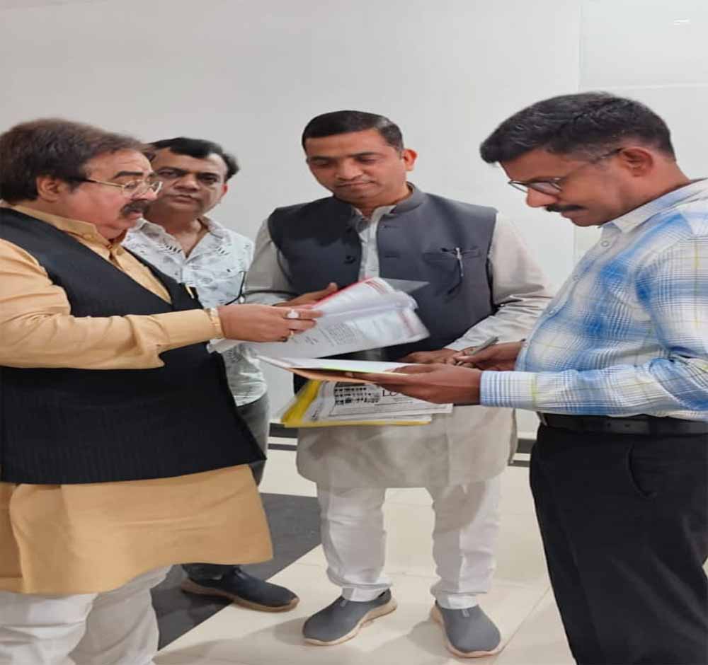 अविलंब सुधारी जाये सड़के -चेंबर कलेक्टर से मिले चेंबर के पदाधिकारी अविलंब सुधारी जाये सड़के -चेंबर कलेक्टर से मिले चेंबर के पदाधिकारी