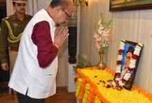 राज्यपाल  डेका ने वीर विनायक दामोदर सावरकर को श्रद्धांजलि दी