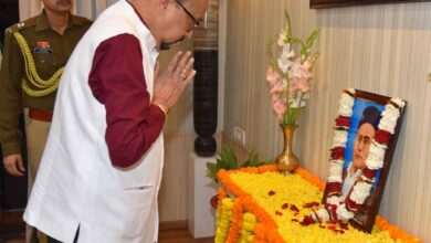 राज्यपाल  डेका ने वीर विनायक दामोदर सावरकर को श्रद्धांजलि दी