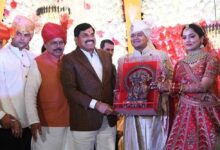 मुख्यमंत्री डॉ. यादव ऊर्जा मंत्री  तोमर के सुपुत्र रिपुदमन के विवाह समारोह में शामिल हुए वर-वधु को दिया आशीर्वाद
