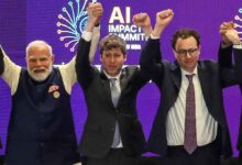AI दिग्गजों की जंग नहीं थमी, पीएम मोदी की मौजूदगी में भी हाथ मिलाने से इनकार