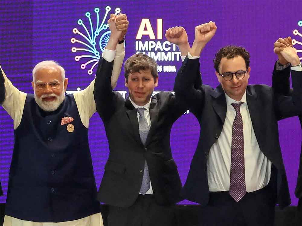 AI दिग्गजों की जंग नहीं थमी, पीएम मोदी की मौजूदगी में भी हाथ मिलाने से इनकार