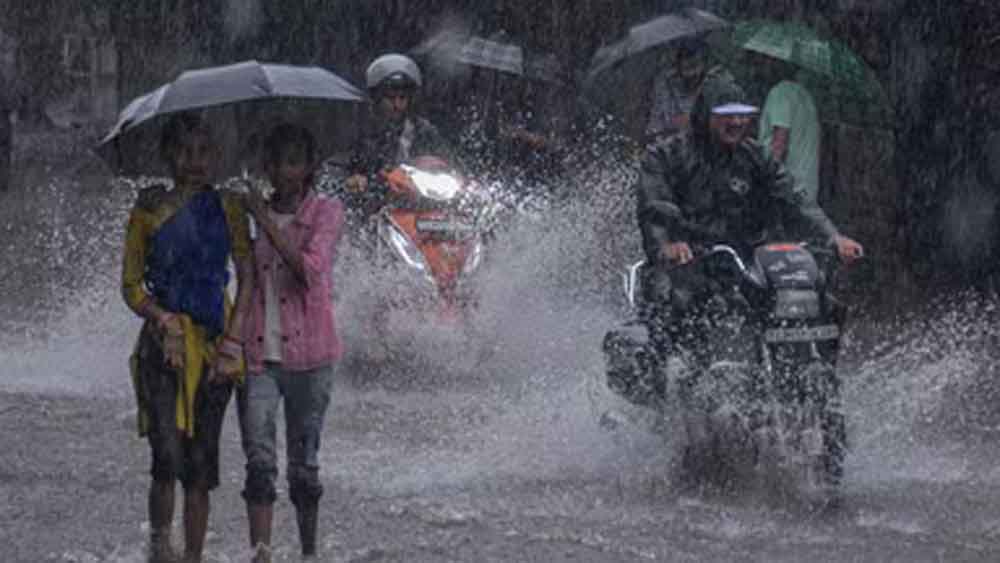 IMD Rainfall Alert: कम दबाव का क्षेत्र सक्रिय, इन राज्यों में अगले 48 घंटे भारी बारिश का खतरा