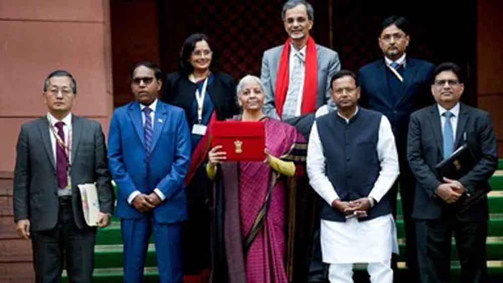 निर्मला सीतारमण का ऐतिहासिक कारनामा: लगातार 9वीं बार बजट पेश, अब अगला रिकॉर्ड भी निशाने पर