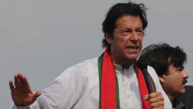 इमरान खान की आंखों पर सस्पेंस खत्म! पाक कानून मंत्री बोले—70% नजर ठीक, चश्मे से देख सकते हैं