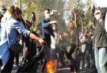 इस्तीफे की मांग से बौखलाई सरकार: सुधारवादी नेताओं पर शिकंजा, नोबेल विजेता नरगिस भी गिरफ्तार