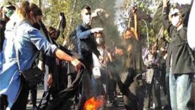 इस्तीफे की मांग से बौखलाई सरकार: सुधारवादी नेताओं पर शिकंजा, नोबेल विजेता नरगिस भी गिरफ्तार