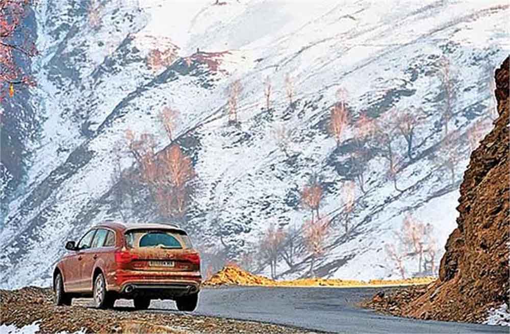 जम्मू-कश्मीर में मुख्य मार्ग बहाल, कड़ी शर्तों के साथ इन वाहनों को मिली अनुमति