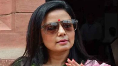 पूर्व प्रेमी से विवाद: कुत्ते ‘हेनरी’ को लेकर हाईकोर्ट पहुंचीं महुआ मोइत्रा