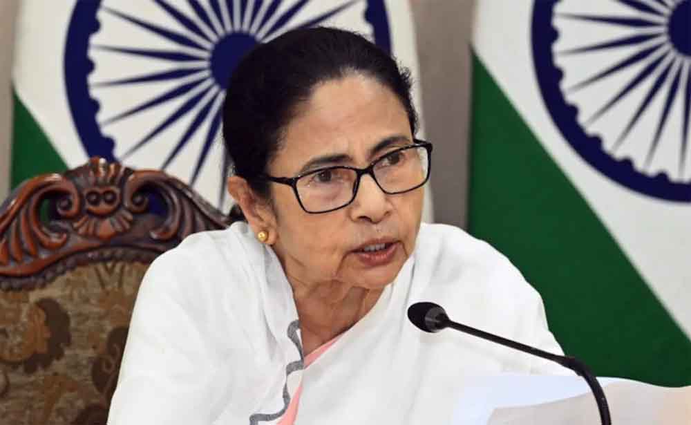 चुनावी चाल या राजनीतिक संदेश? BJP सांसद को ममता बनर्जी ने दिया बंगाल का सर्वोच्च सम्मान