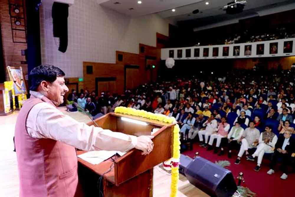 सनातन व्यवस्था के संस्कार जीवन को संतुलित, स्वस्थ और मूल्यवान बनाने की है वैज्ञानिक पद्धति : मुख्यमंत्री डॉ. यादव सनातन व्यवस्था के संस्कार जीवन को संतुलित, स्वस्थ और मूल्यवान बनाने की है वैज्ञानिक पद्धति : मुख्यमंत्री डॉ. यादव