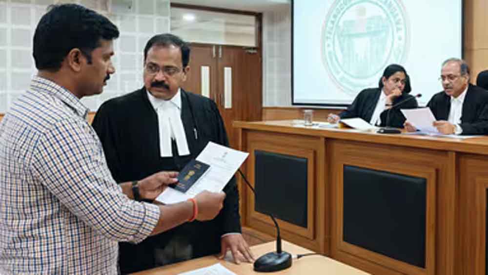 पाकिस्तानी बताकर पकड़ा गया शख्स निकला भारतीय, पासपोर्ट दिखाते ही कोर्ट में मचा हड़कंप