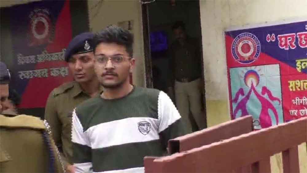 सरप्राइज गिफ्ट के बहाने बुलाया, फिर दरिंदगी की हद पार—इंदौर का ‘पिशाच’ पीयूष गिरफ्तार सरप्राइज गिफ्ट के बहाने बुलाया, फिर दरिंदगी की हद पार—इंदौर का ‘पिशाच’ पीयूष गिरफ्तार