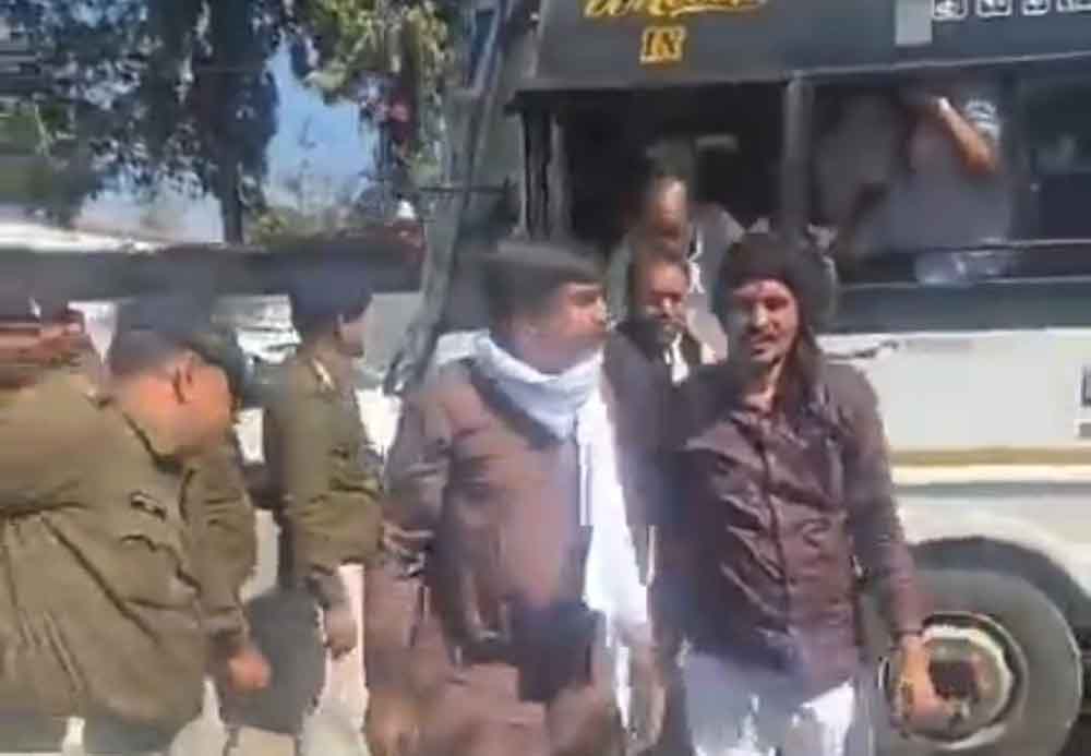 सीएम मोहन के दौरे से पहले शहडोल में सियासी बवाल, किसान-कांग्रेसी हिरासत में सीएम मोहन के दौरे से पहले शहडोल में सियासी बवाल, किसान-कांग्रेसी हिरासत में